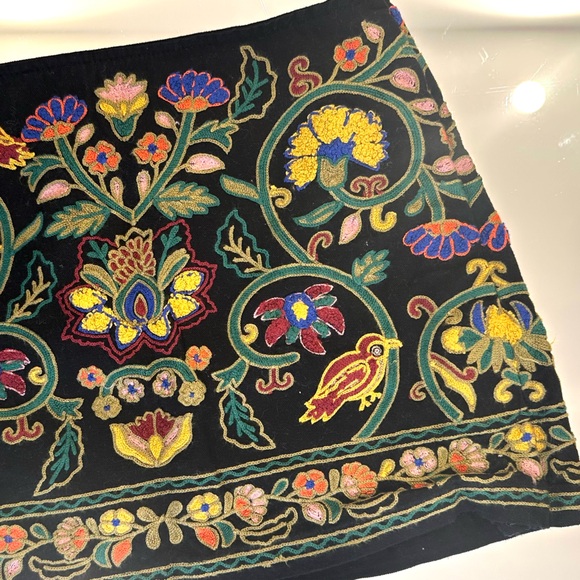 Zara Mini Skirt Black Embroidered w/rich tones yellow red blue green SIZE SMALL - Picture 7 of 9